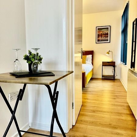 Rnm - Business Professional & Top Choice, Private Access & Entire Place, Kitchen & Washroom With Amenities, Smart Tv, Easy Access, Fast Wifi, Parking Nearby, Great Transport Links Halesowen Zewnętrze zdjęcie